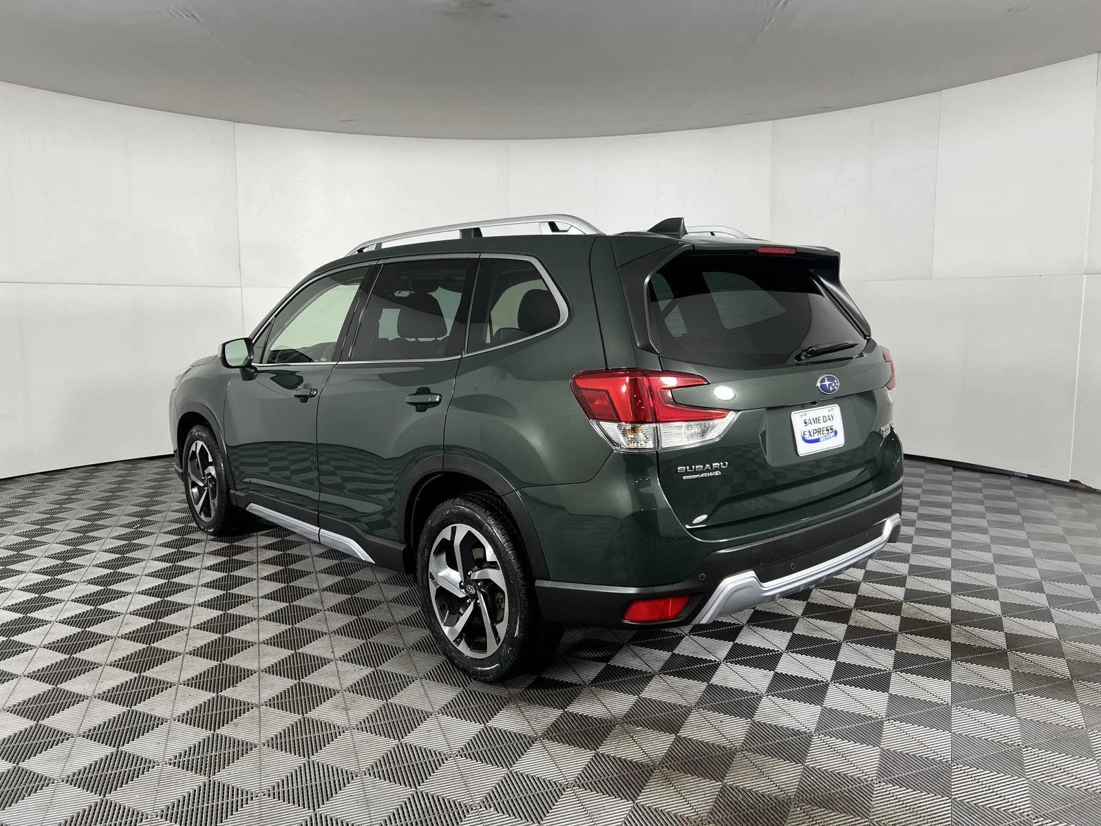 Used 2023 Cascade Green Silica Subaru Touring image 7