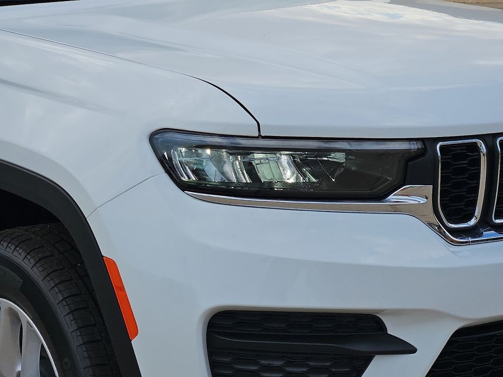 New 2026 Bright White Clearcoat Jeep Laredo X image 8