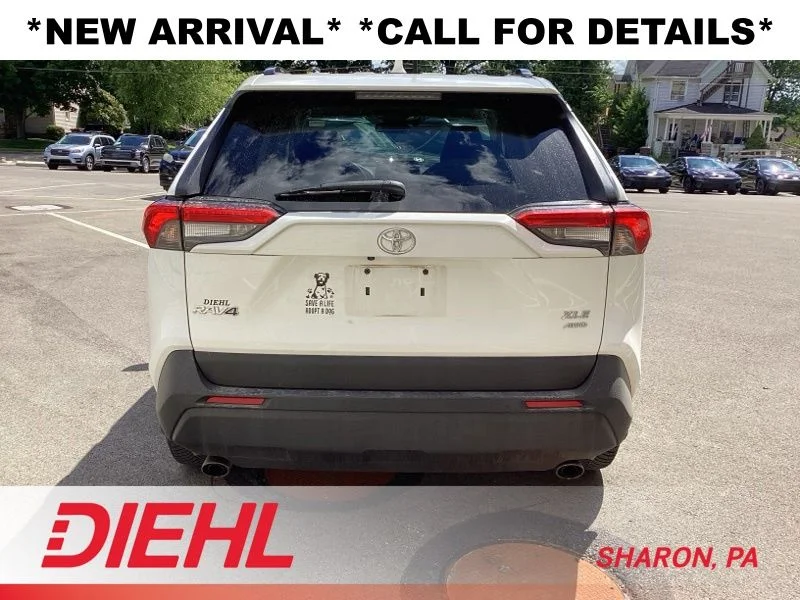 Used 2020 White Toyota XLE Premium image 6