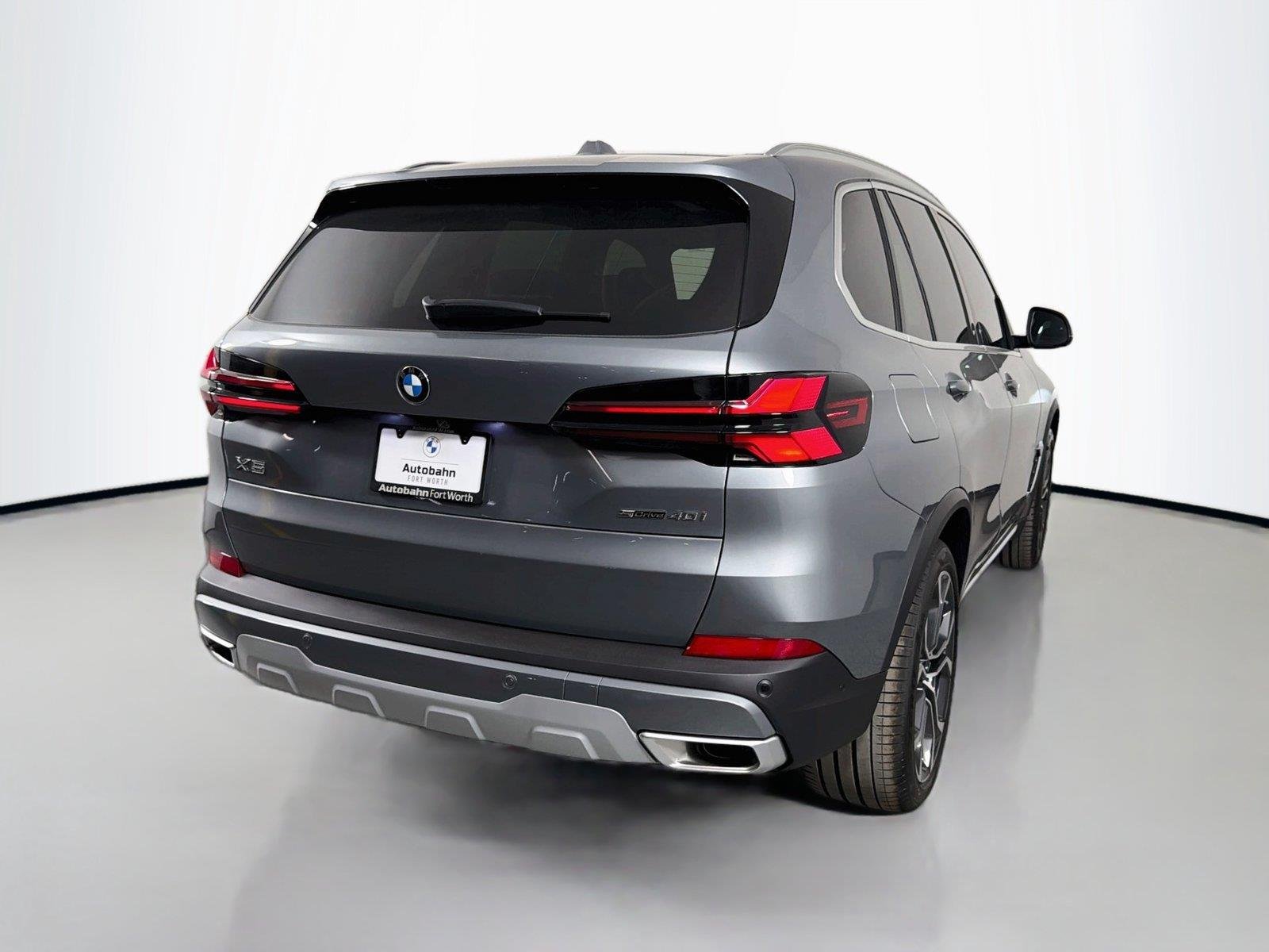 New 2026 Skyscraper Grey Metallic BMW sDrive40i image 5