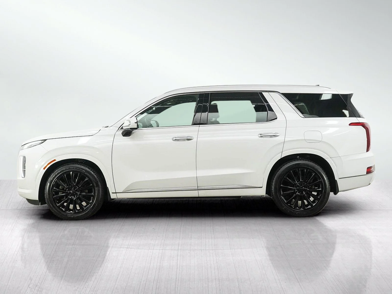 Used 2020 Hyundai Palisade Limited with VIN KM8R5DHE1LU034554 for sale in Burnsville, Minnesota