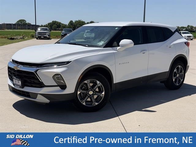 Used 2025 Summit White Chevrolet LT image 1