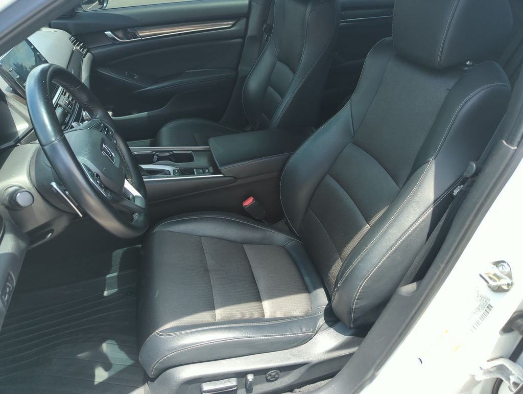Used 2018  Honda Sport image 12