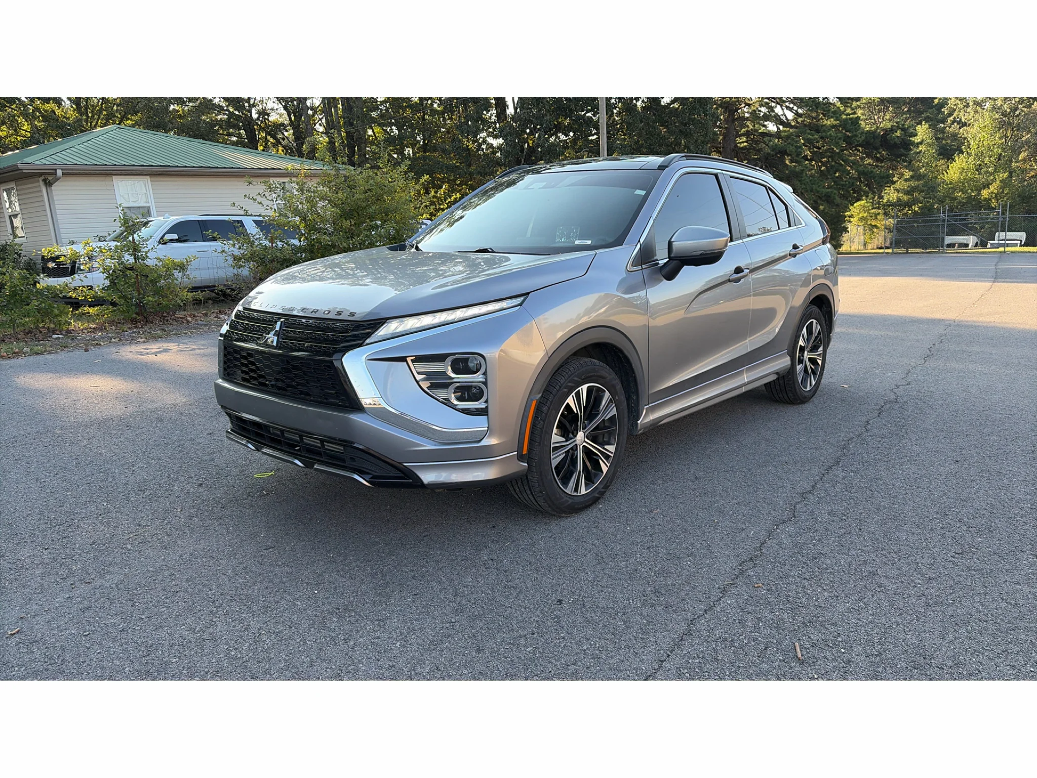 Used 2022  Mitsubishi SEL image 1