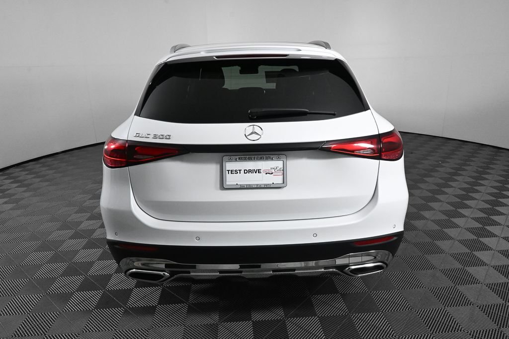 New 2026 MANUFAKTUR Moonlight White Metallic Mercedes-Benz GLC 300 image 28