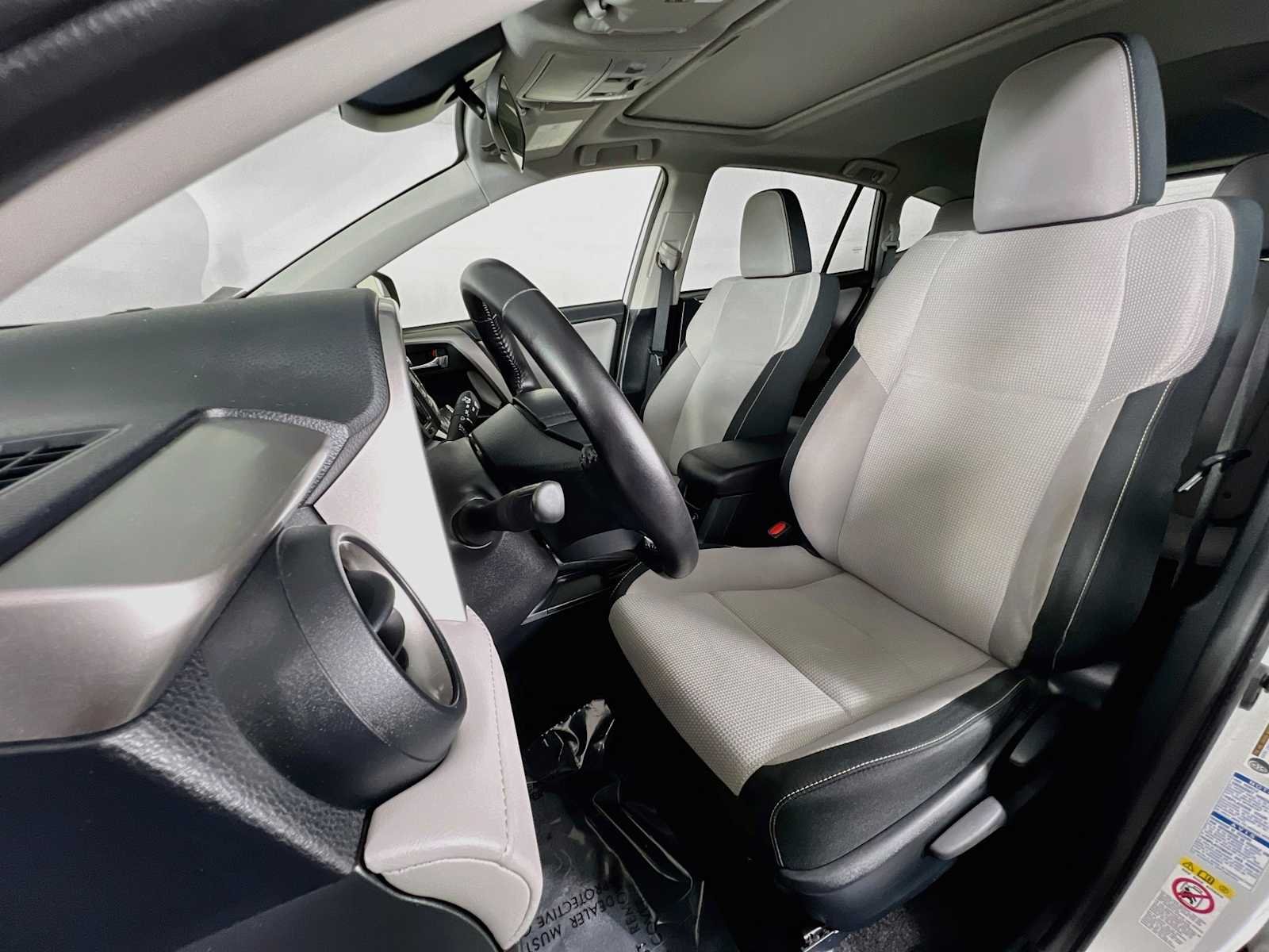 Used 2017 Super White Toyota XLE image 20