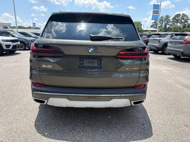 Used 2026 Green BMW xDrive40i image 4