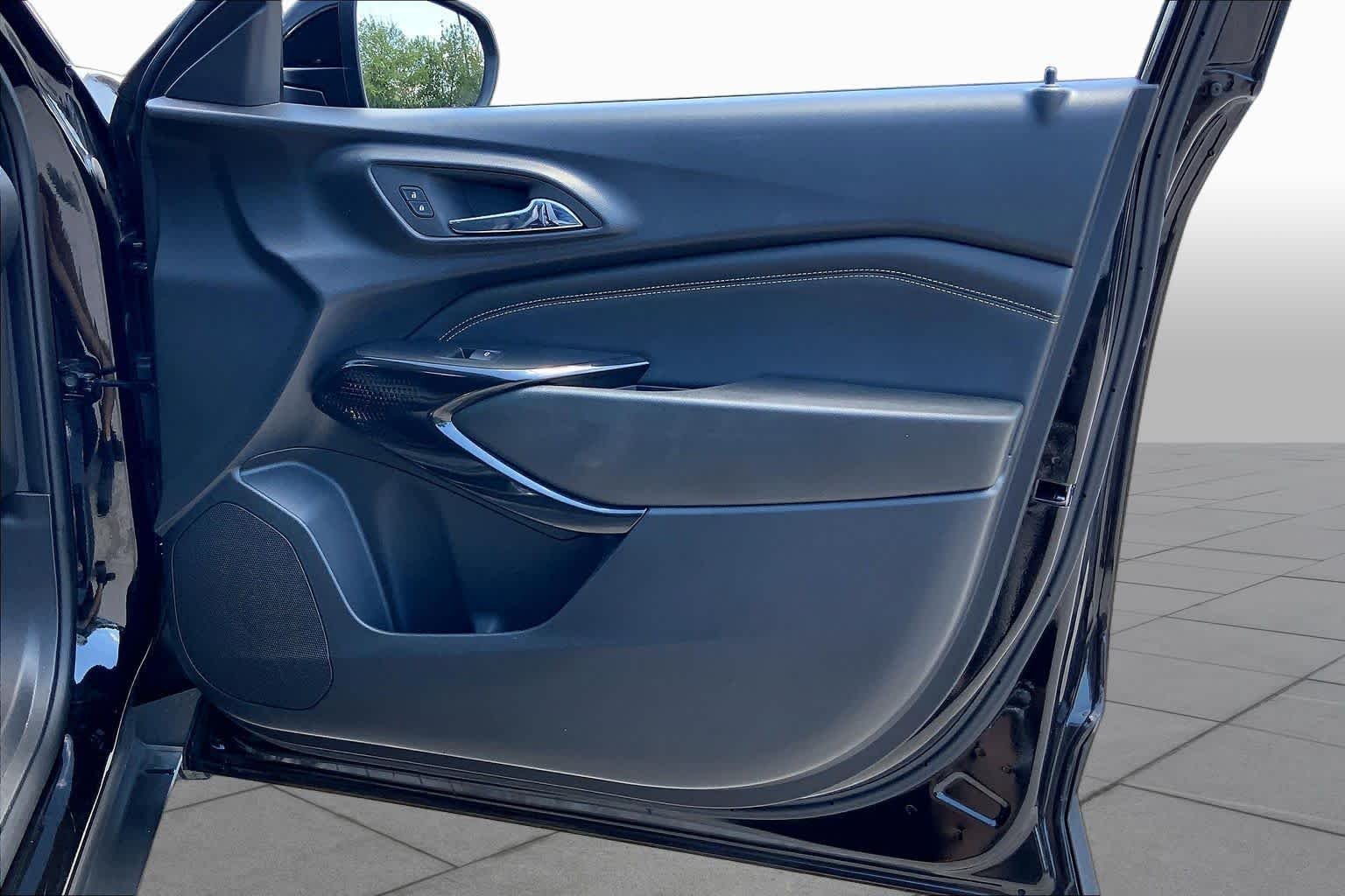 Used 2025 Mosaic Black Metallic Chevrolet LT image 22