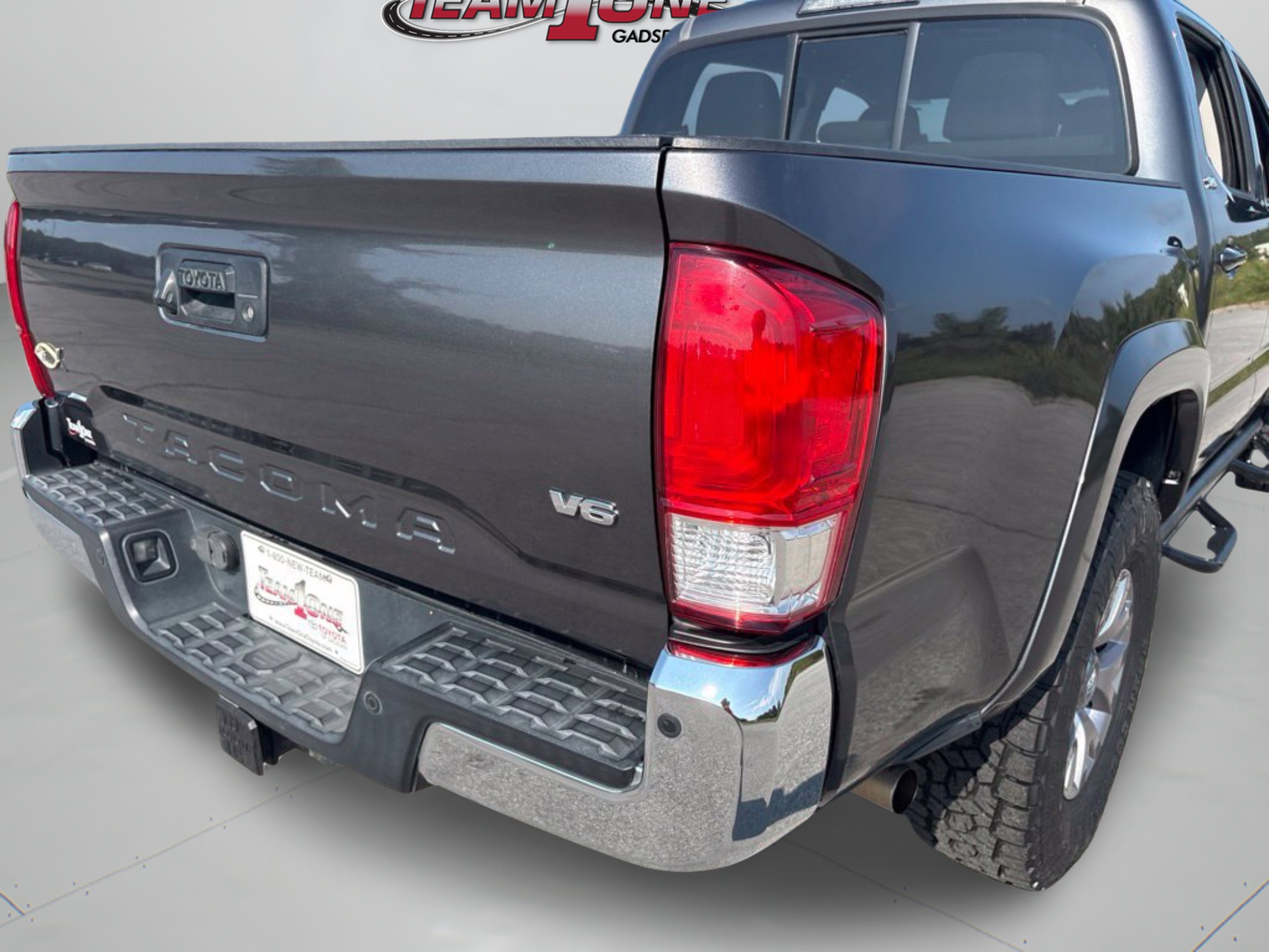 Used 2017 Magnetic Gray Metallic Toyota SR5 image 31