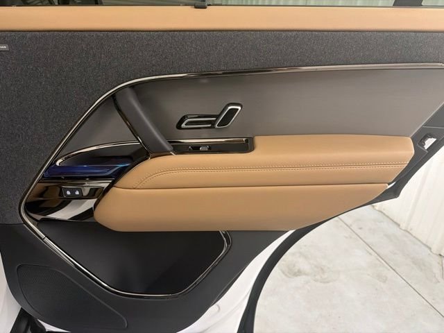 New 2026 Ostuni Pearl White Land Rover SE image 18