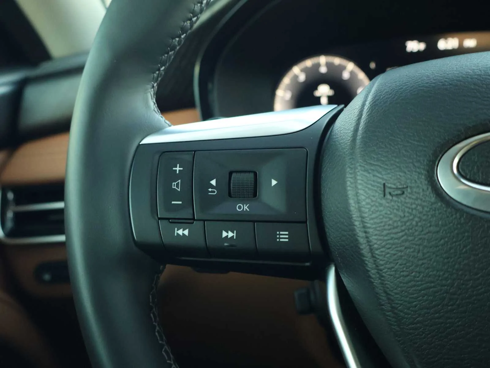 Certified Used 2023 Mineral Black INFINITI SENSORY image 21