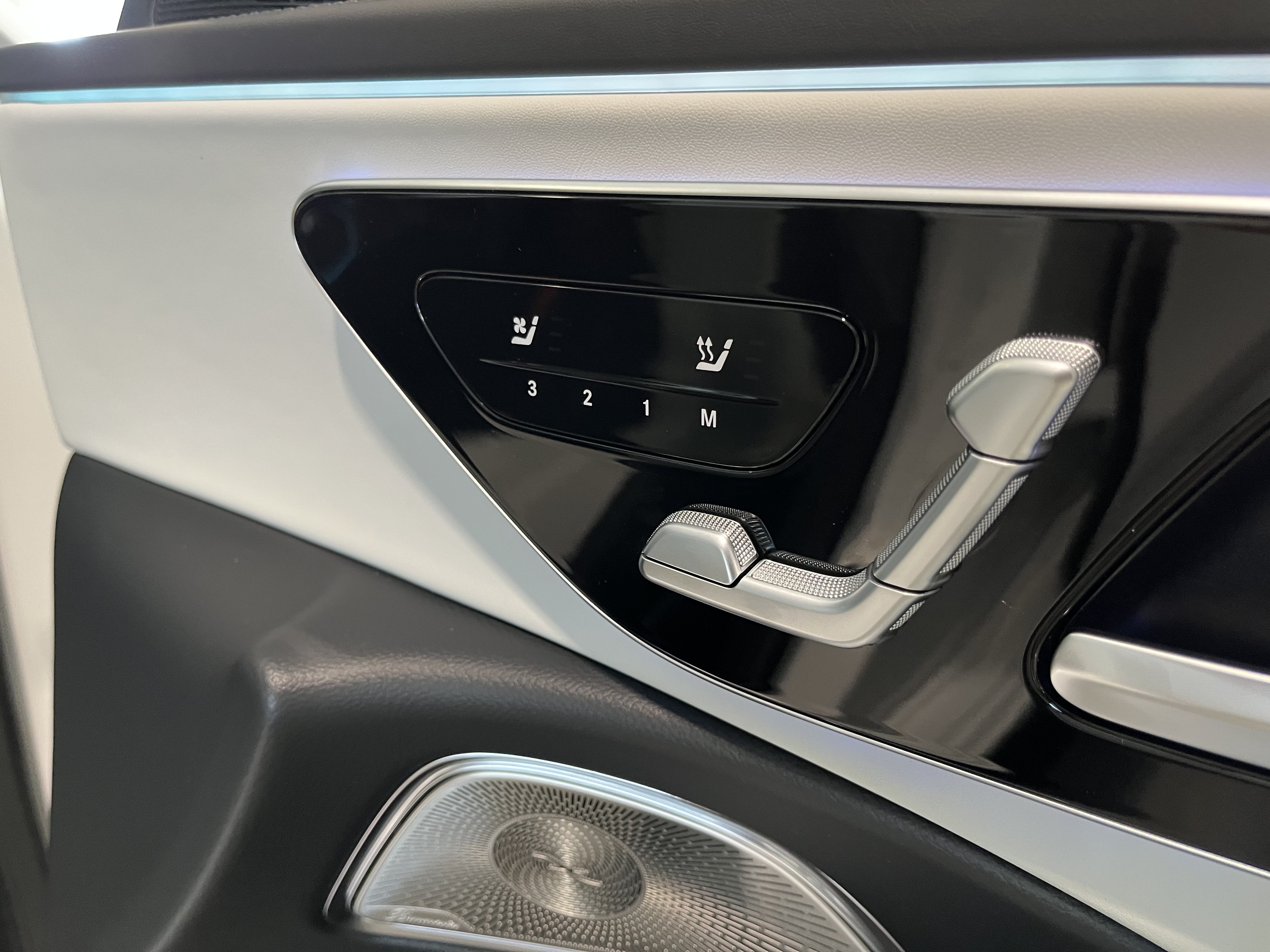 New 2026 MANUFAKTUR Moonlight White Magno Mercedes-Benz AMG® E 53 E image 23