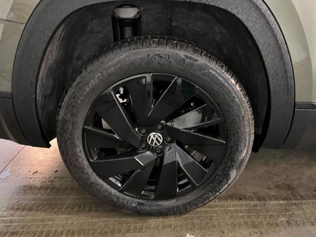 New 2026 Green Volkswagen 2.0T SE w/Technology image 29