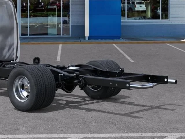 New 2026 Summit White Chevrolet 1WT image 11