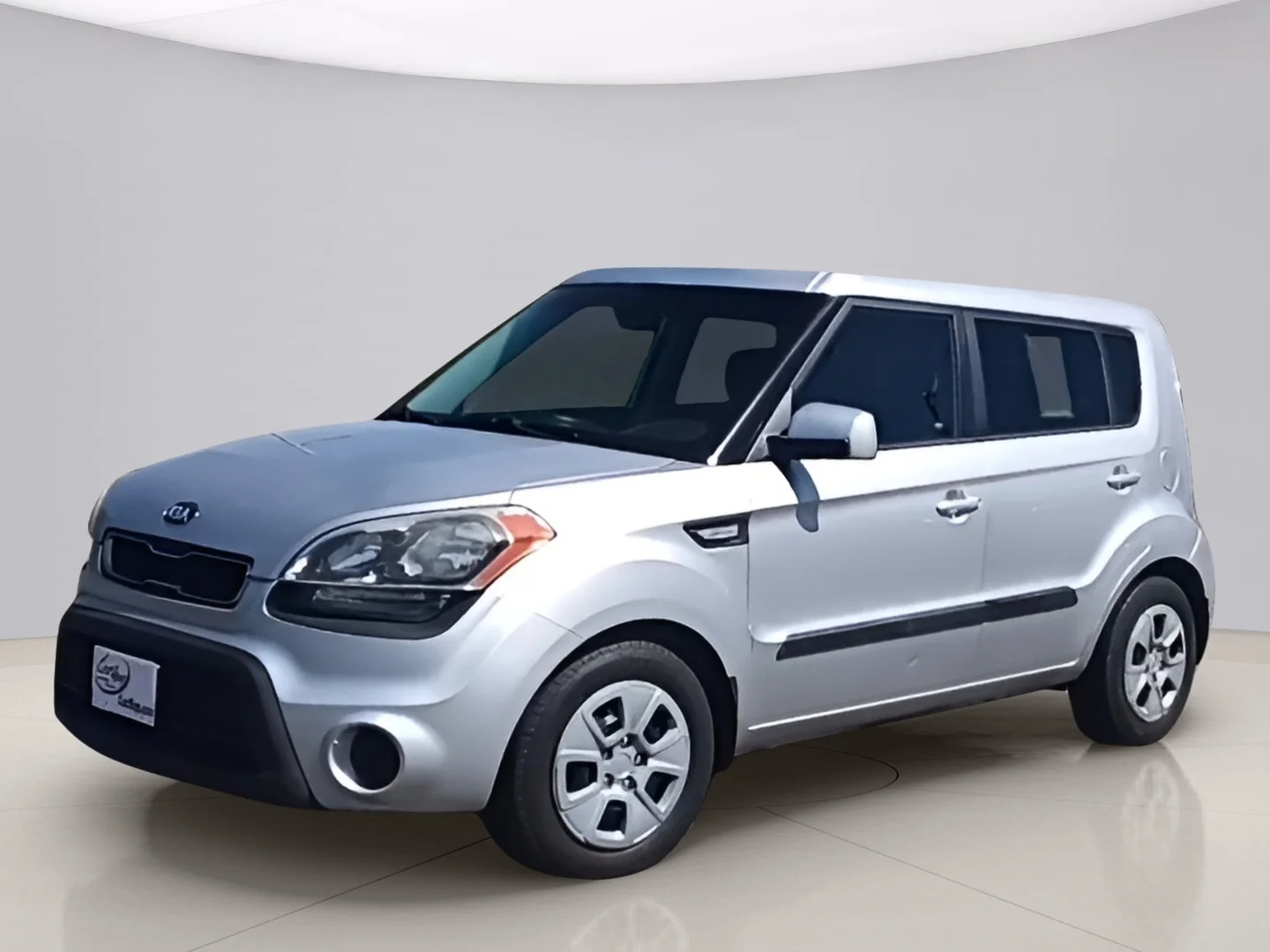 Used 2013 Silver Kia ! WAGON image 1