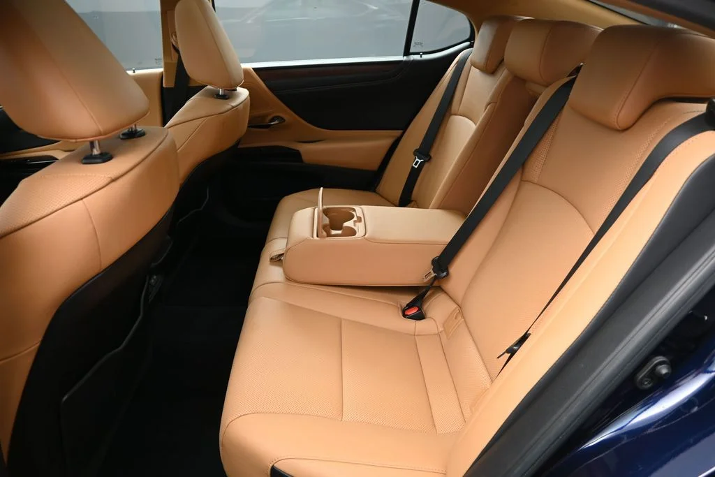 Used 2023  Lexus 350 image 13