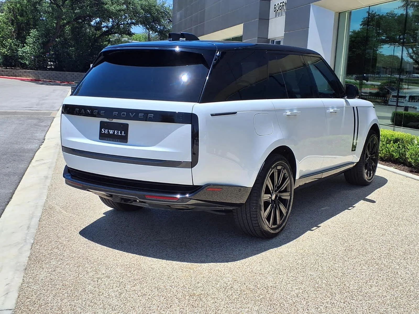 Certified Used 2025 Fuji White Land Rover SE image 6