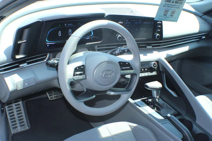 Used 2026 White Hyundai SEL Sport image 7