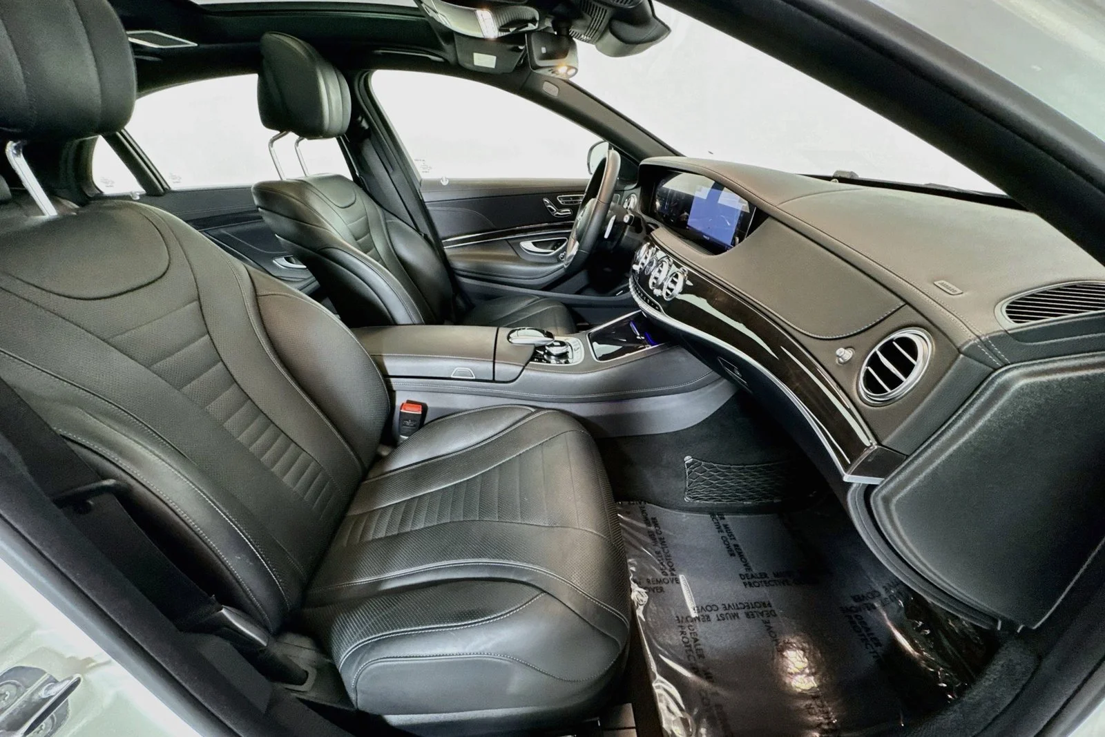 Used 2019 Designo Diamond White Mercedes-Benz S 560 image 27
