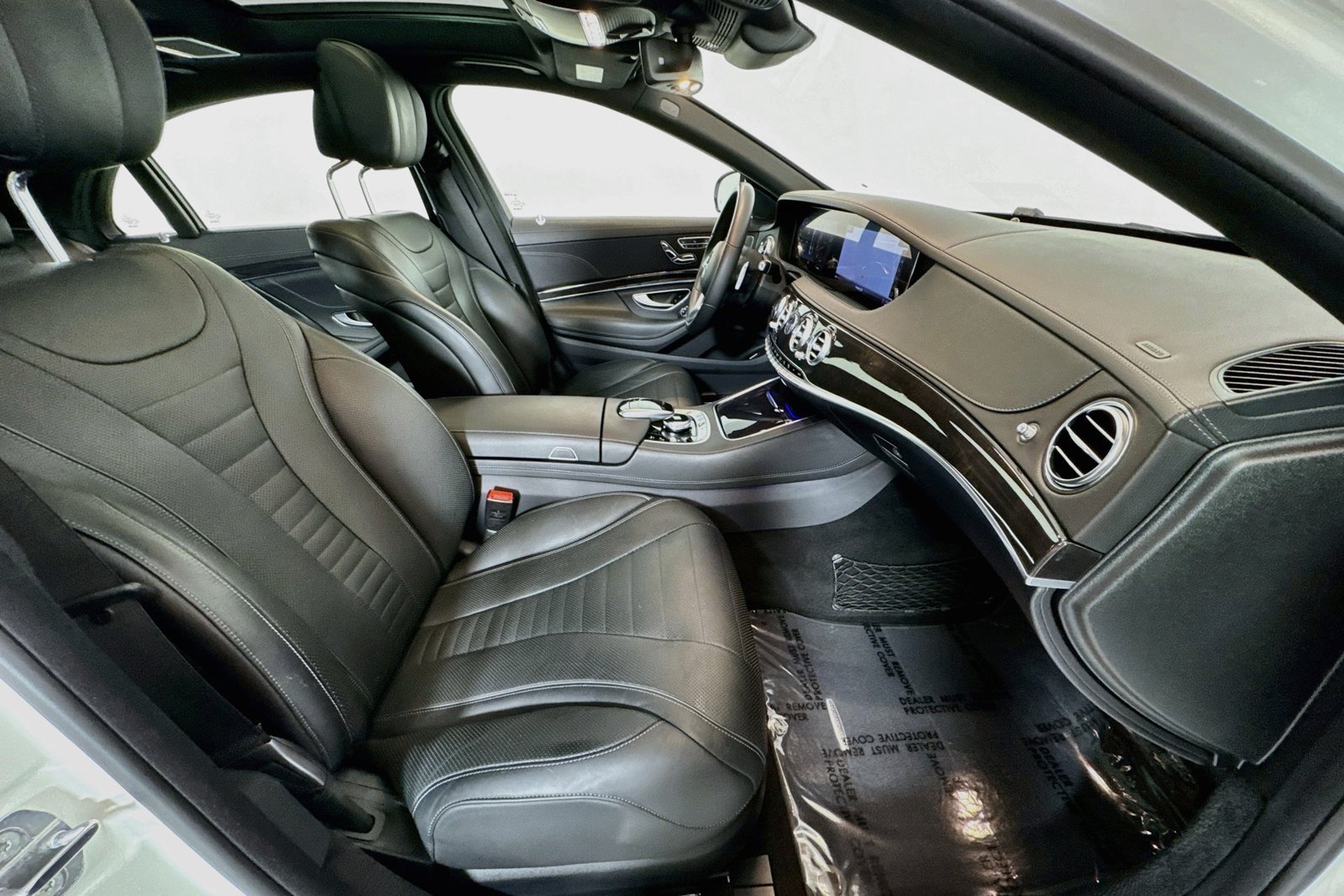 Used 2019 Designo Diamond White Mercedes-Benz S 560 image 27