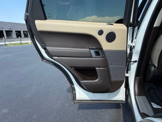 Used 2020 White Land Rover HSE image 19