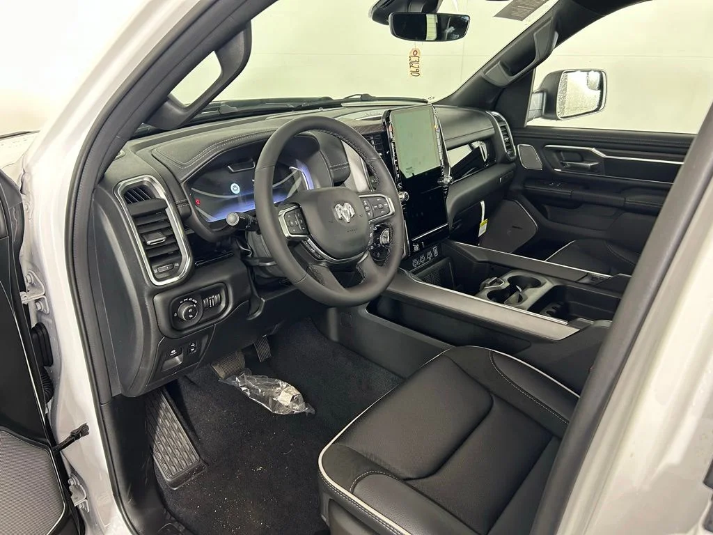 New 2026 Ivory White Tri-Coat Pearl-Coat Exterior Paint RAM Laramie image 12