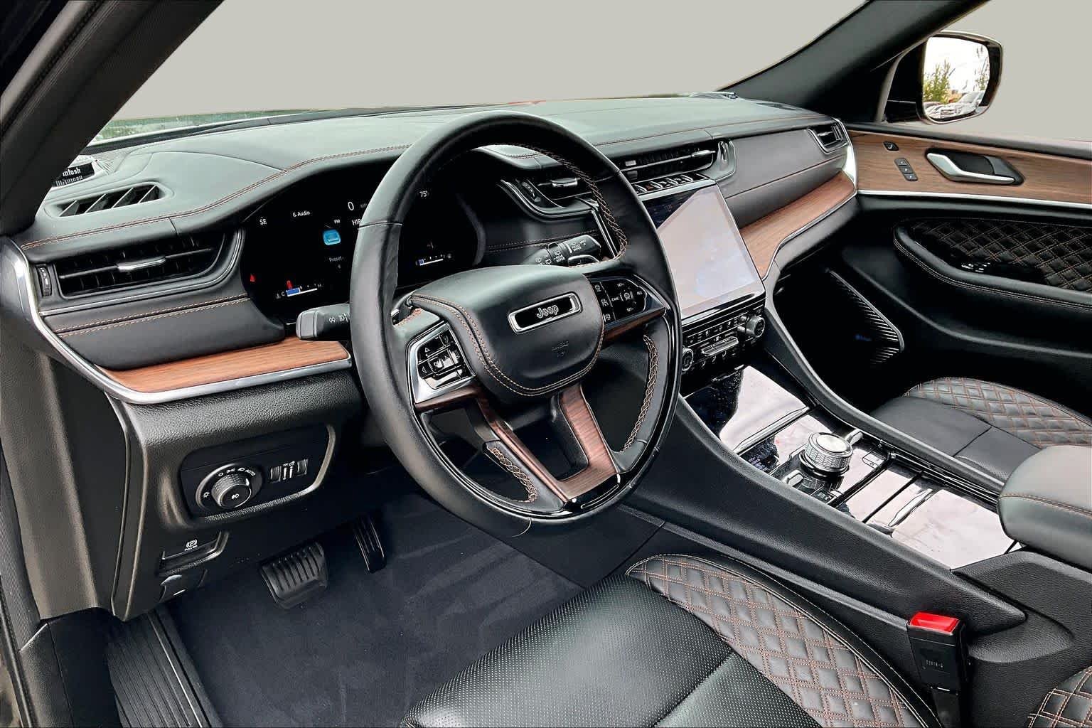 Used 2023 Diamond Black Crystal Pearlcoat Jeep Summit image 18