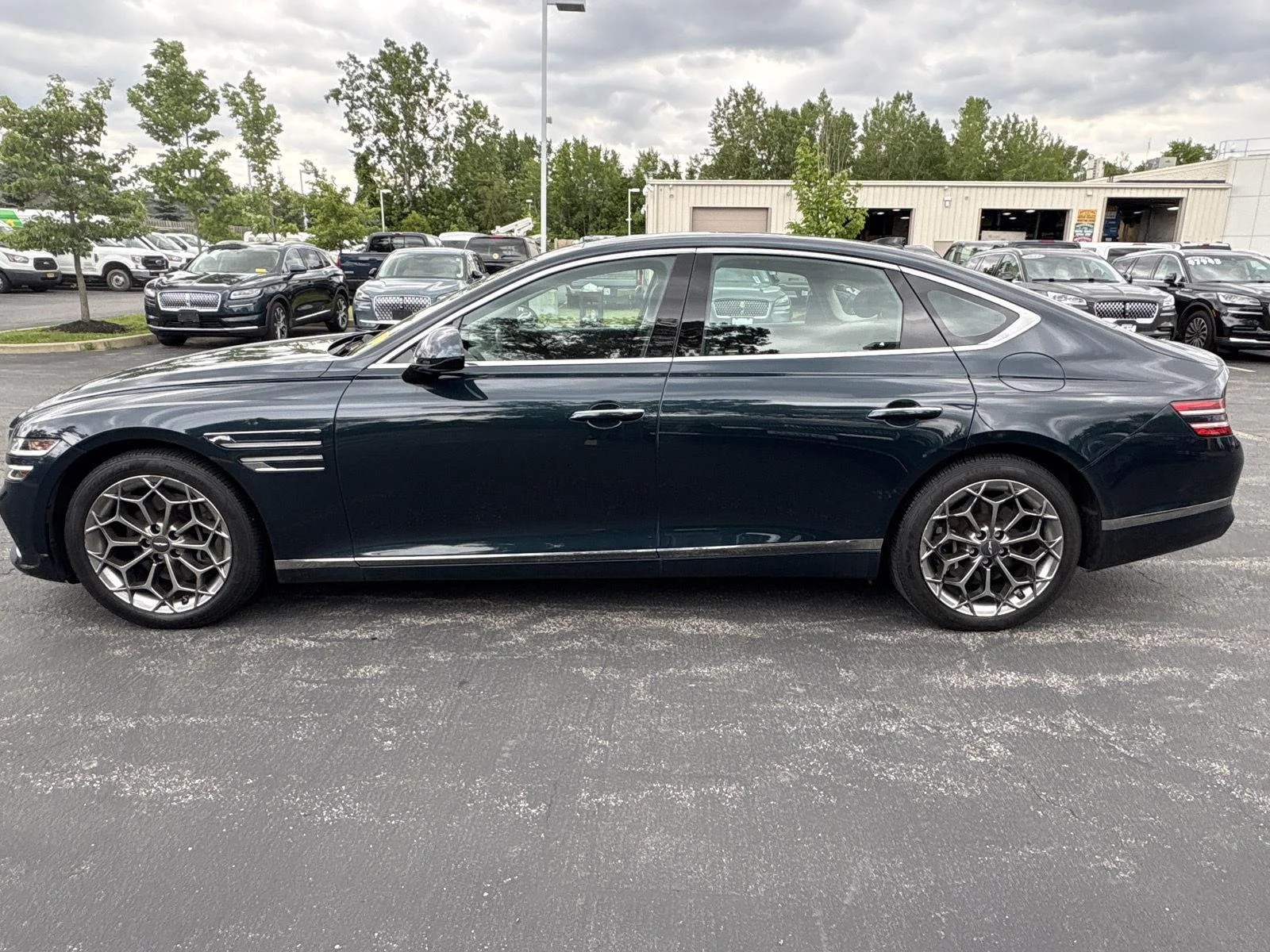 Used 2021 Tasman Blue Genesis 2.5T image 5