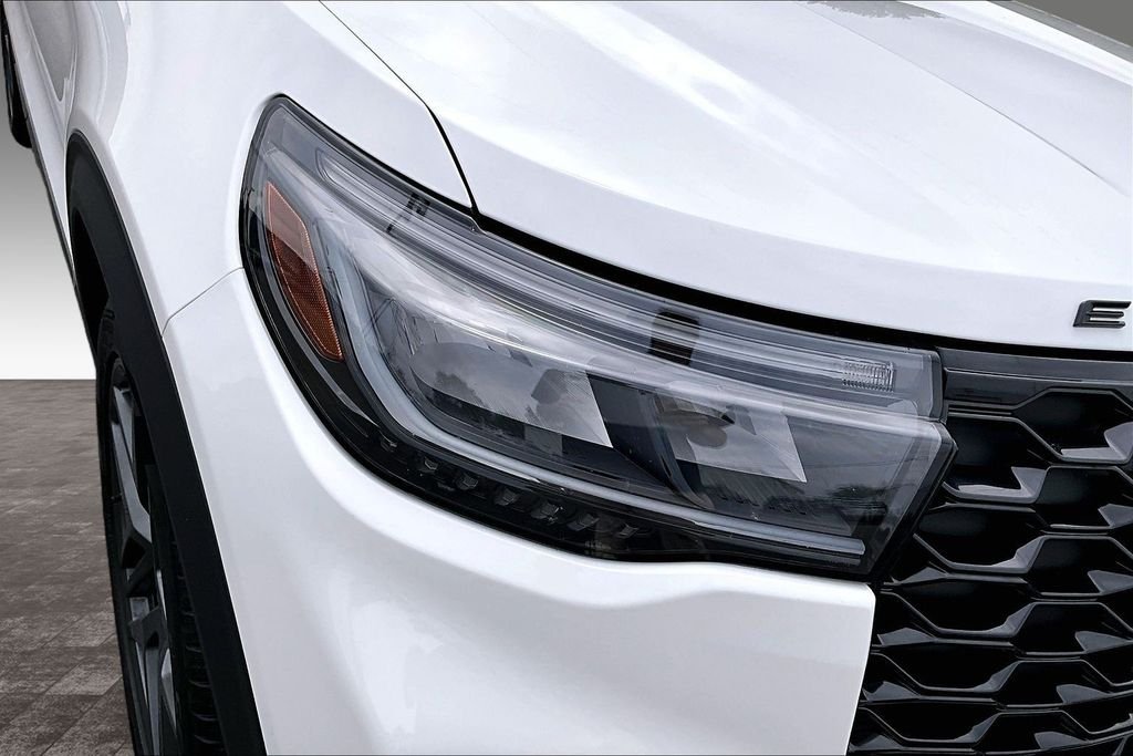 Used 2025 White Metallic Ford ST image 31