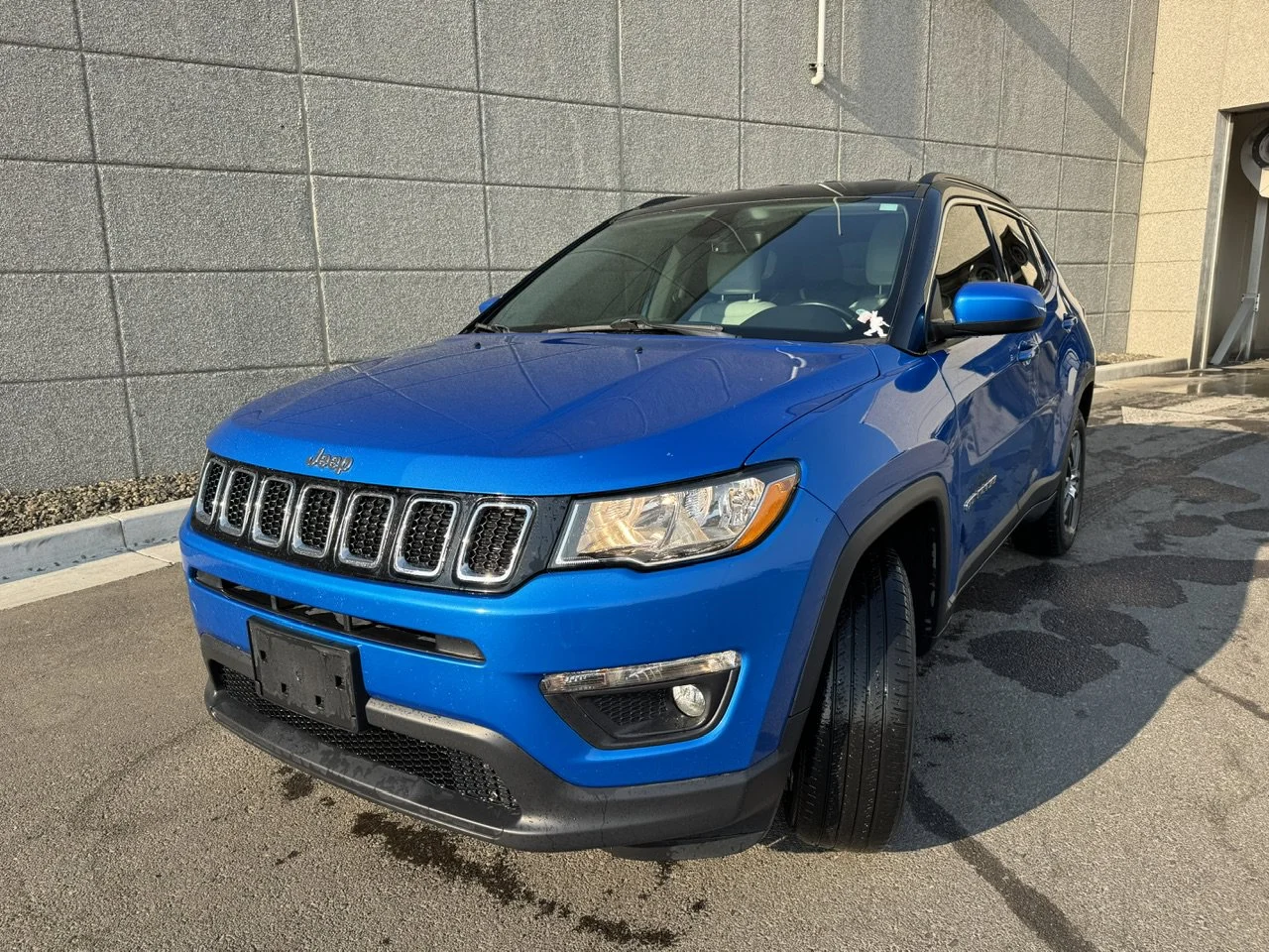 Used 2019 Laser Blue Pearlcoat Jeep Latitude image 3
