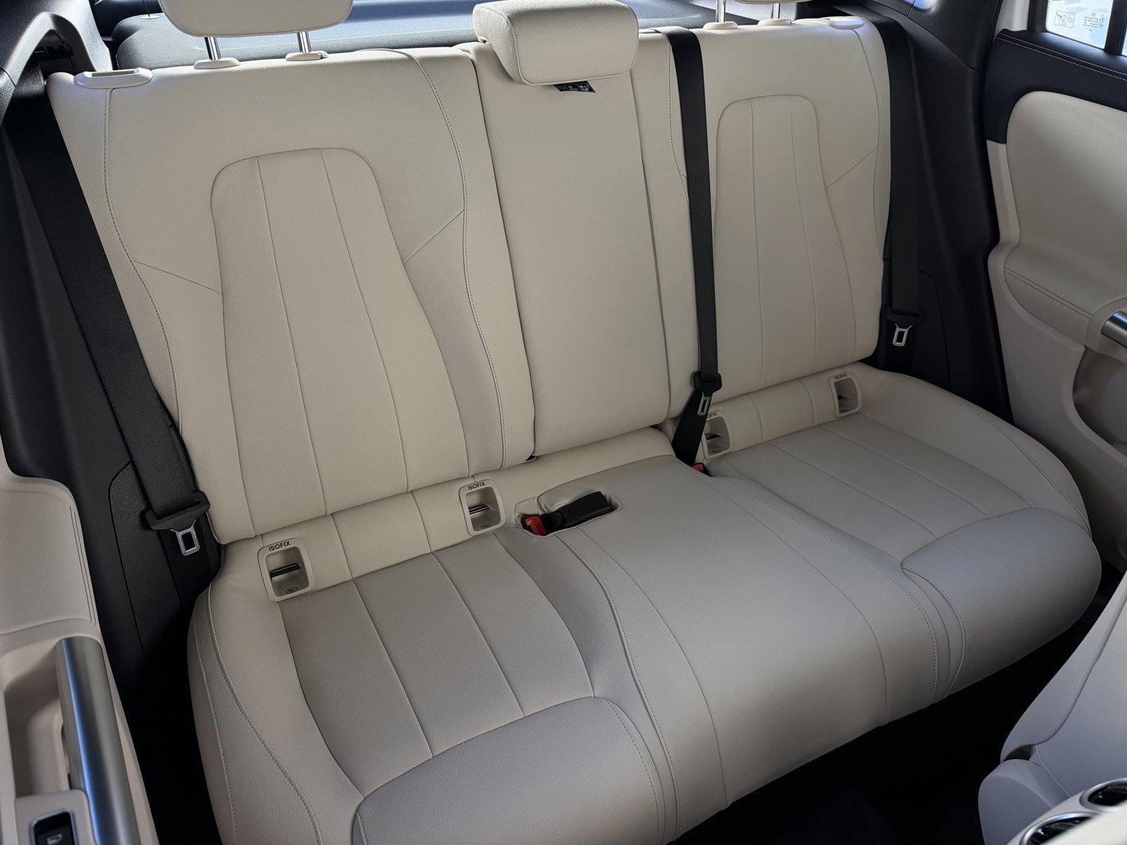 New 2026 Polar White Mercedes-Benz GLA 250 image 41