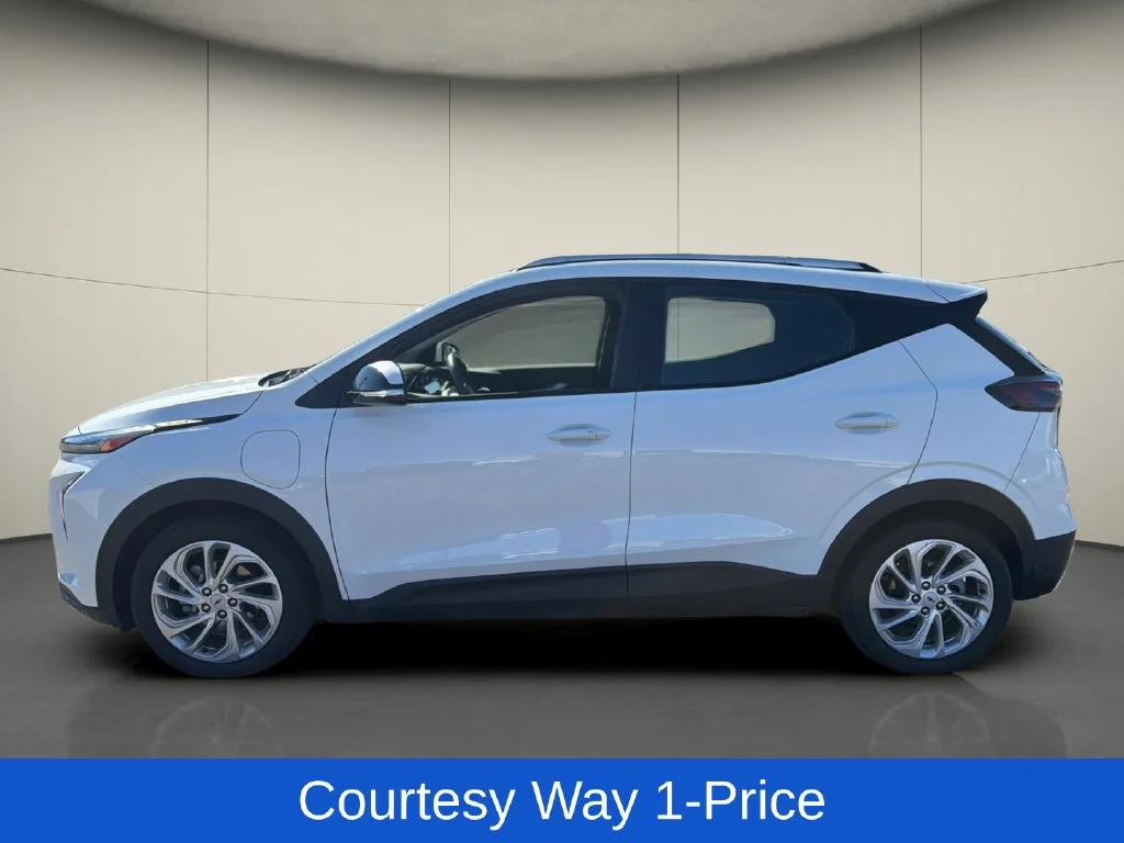 Used 2023 White Chevrolet LT image 5