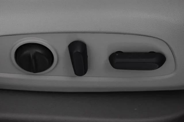 Used 2022 White GMC SLT image 23