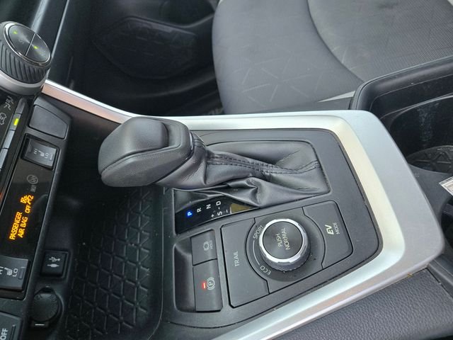 Used 2019 Silver Toyota XLE image 13