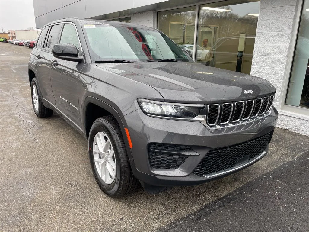 New 2026 Baltic Gray Metallic Clear-Coat Exterior Paint Jeep Laredo X image 6