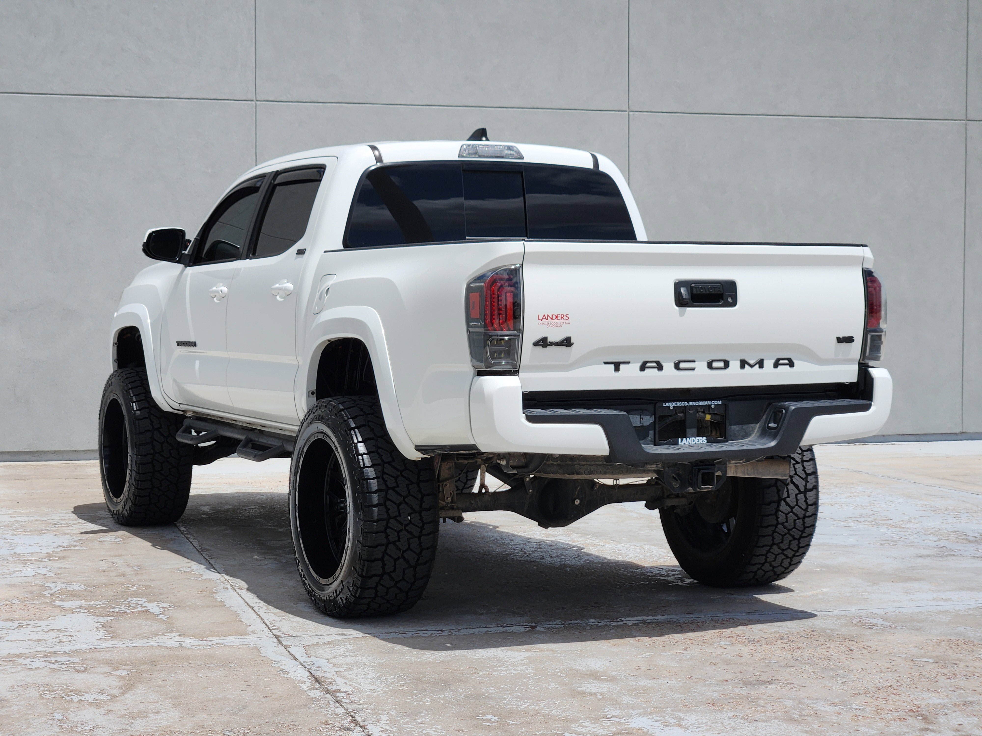 Used 2022 White Toyota SR5 image 6