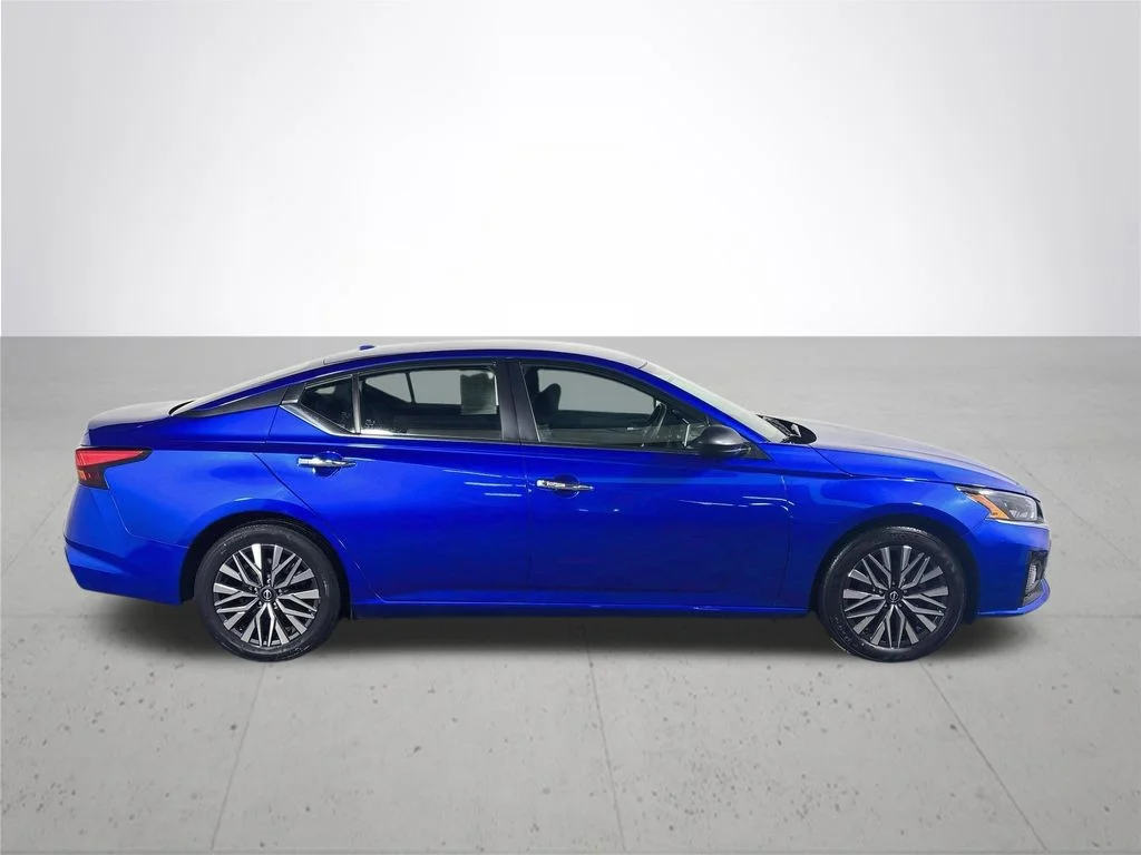 Used 2025 Blue Nissan 2.5 SV image 5