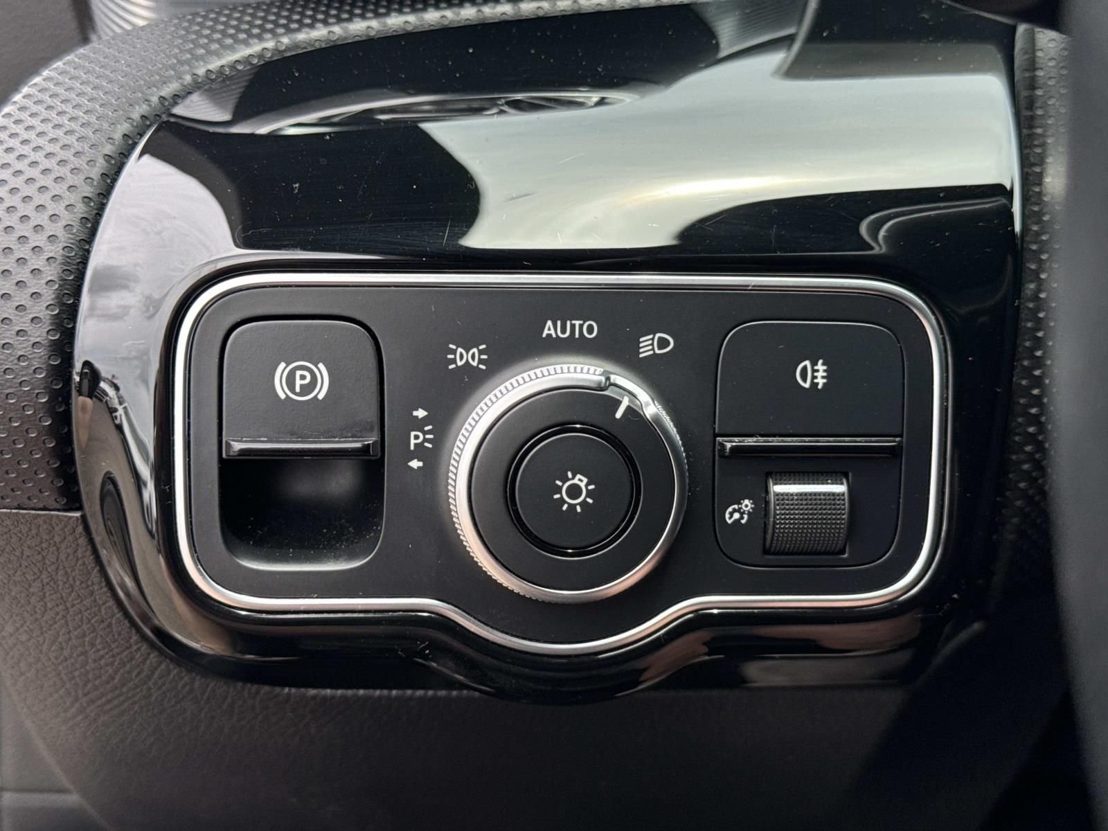 Used 2020 Silver Mercedes-Benz A 220 image 21