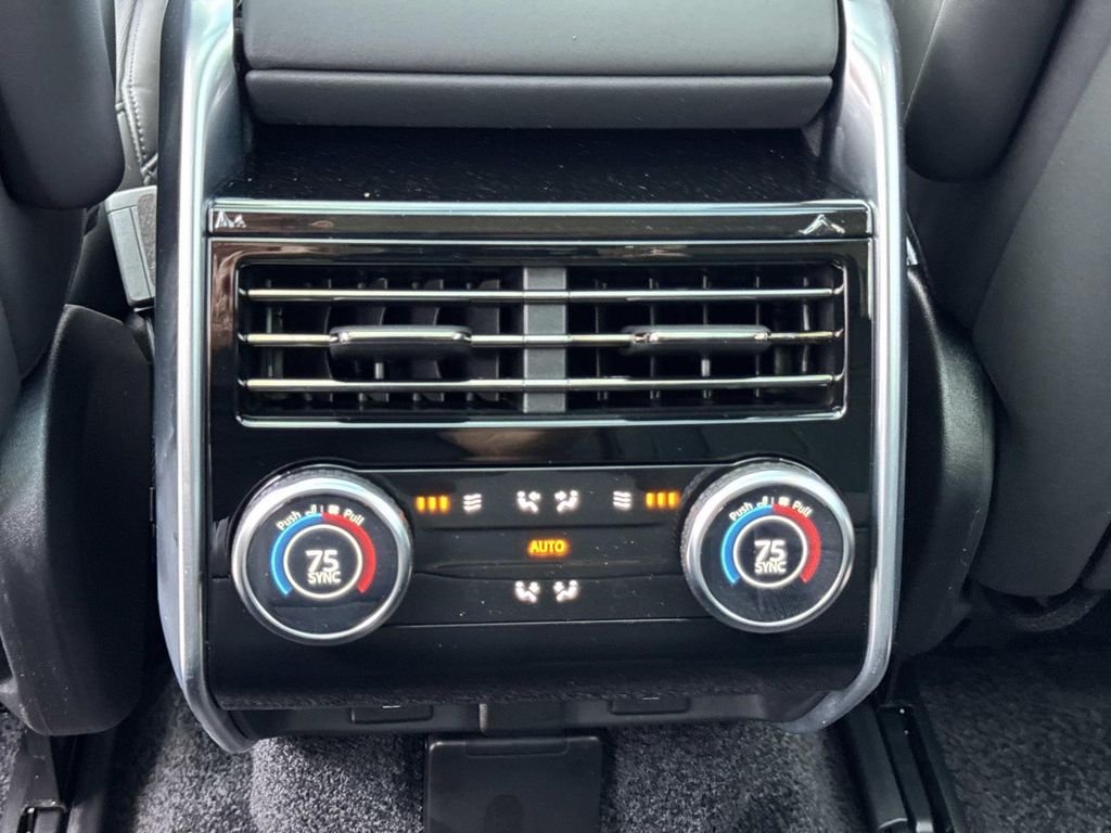 2026 Land Rover Range Rover SE - Photo 18