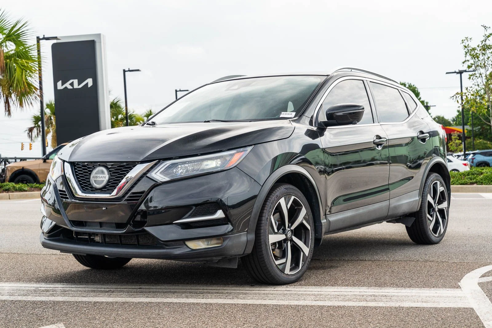 Used 2020 Black Nissan SL image 2