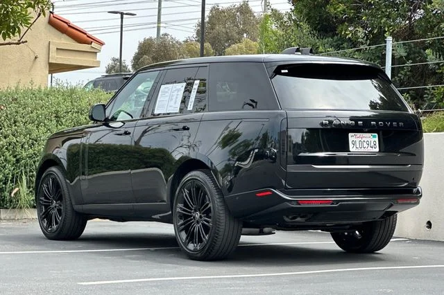 Used 2024 Black Land Rover SE image 3