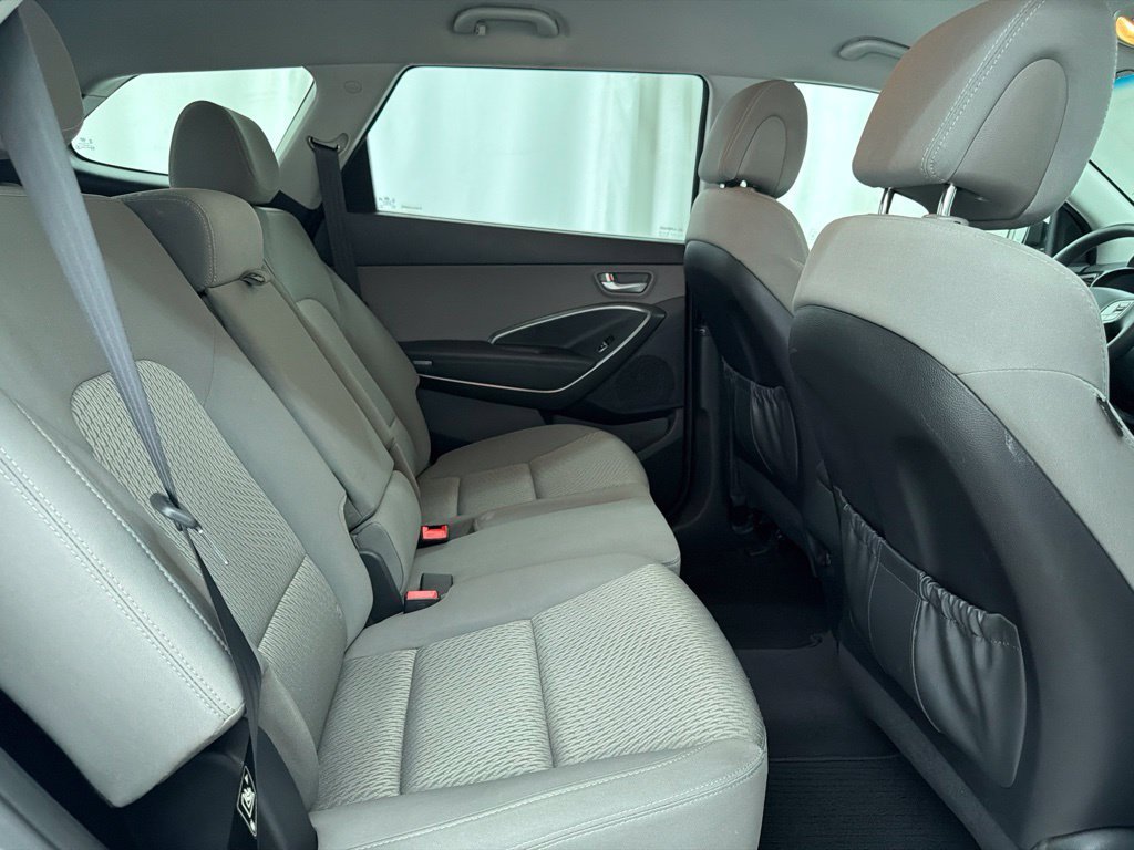 Used 2016 White Hyundai SE image 26