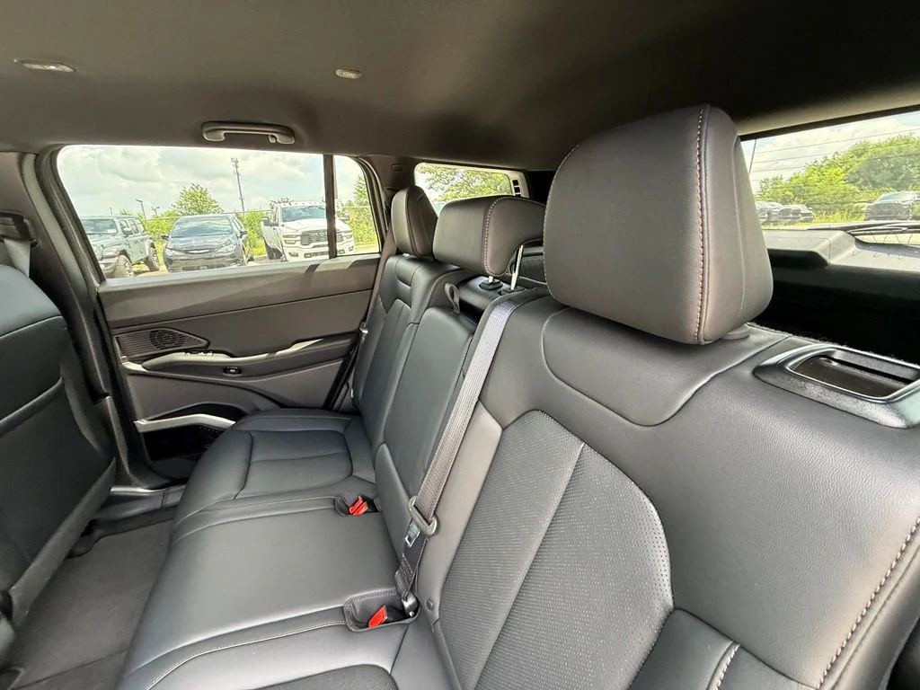 New 2026 Sting-Gray Clear-Coat Exterior Paint Jeep Limited image 24