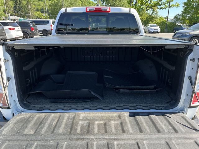 Used 2021 SUMMIT WHITE GMC 4WD AT4 w/Leather image 21