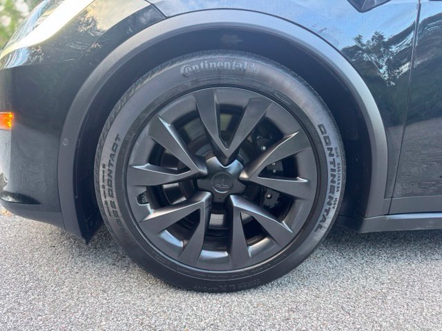 Used 2022 Solid Black Tesla Base image 2