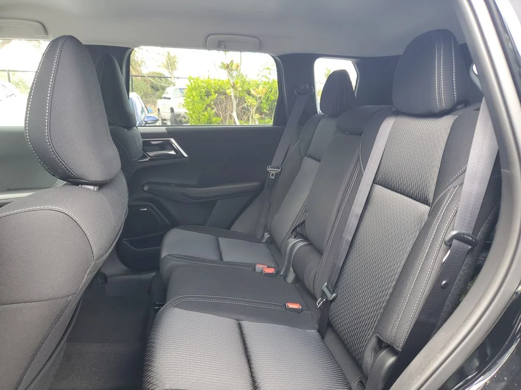 New 2026 Black Mitsubishi ES image 12