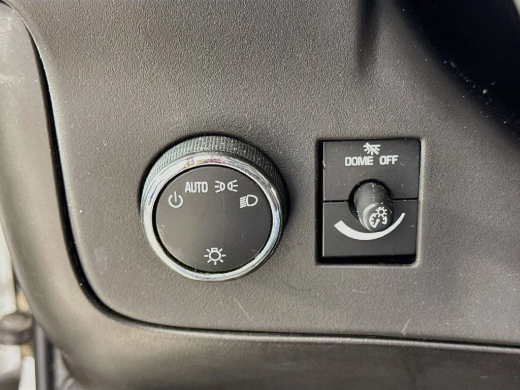 Used 2008 Summit White Chevrolet LS image 13