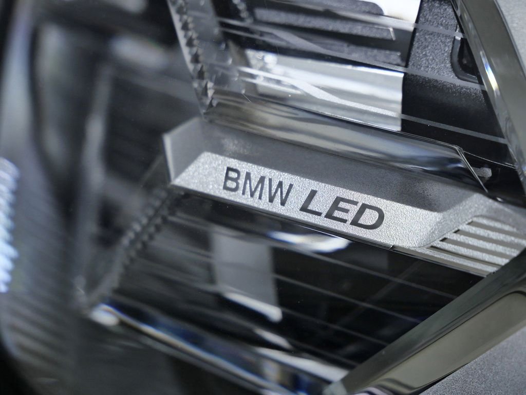 Used 2022 Black BMW xDrive30i image 5