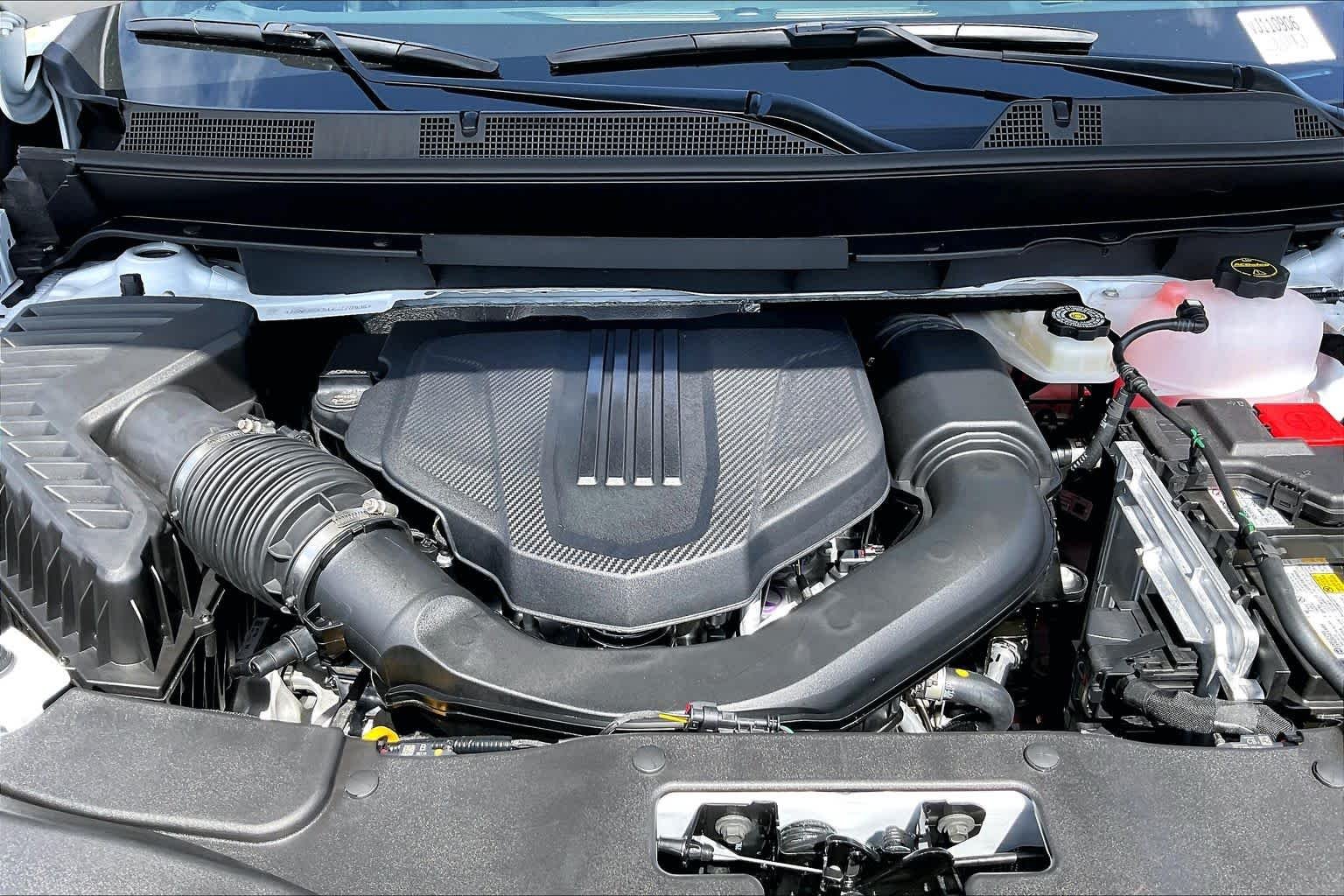 New 2027 Summit White Chevrolet LT image 16