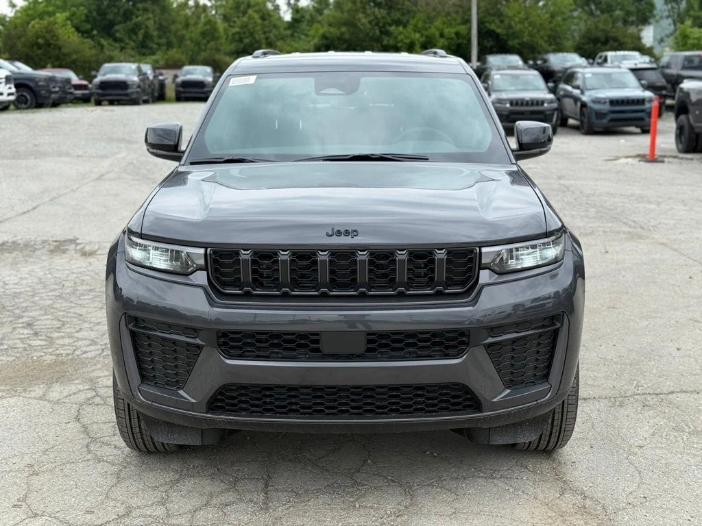 New 2026 Baltic Gray Metallic Clear-Coat Exterior Paint Jeep Laredo image 3